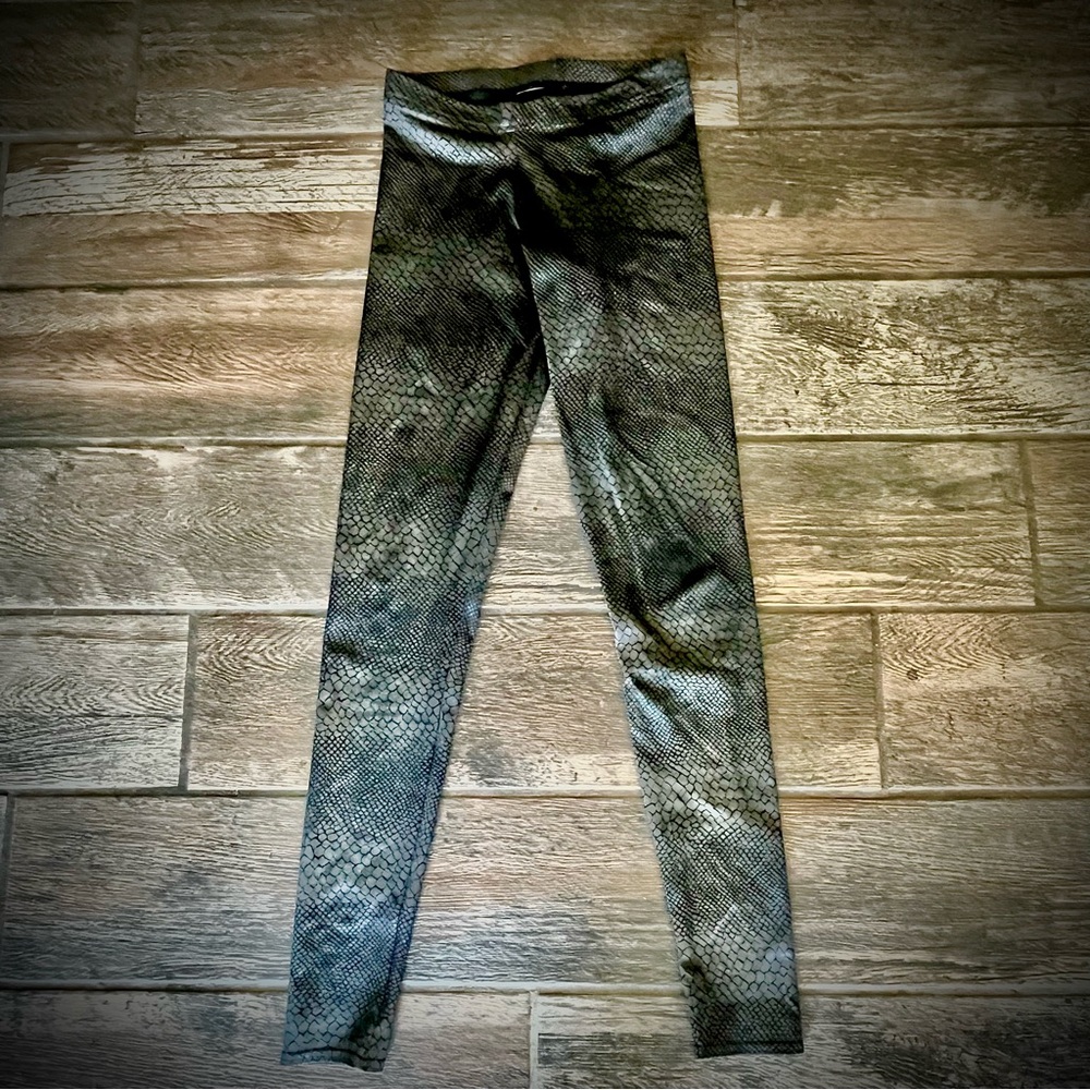 BlackMilk gray and black reptile Snakeskin Patterned Leggings M
